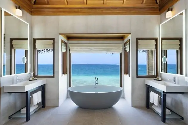 Lagoon Bungalow with Pool