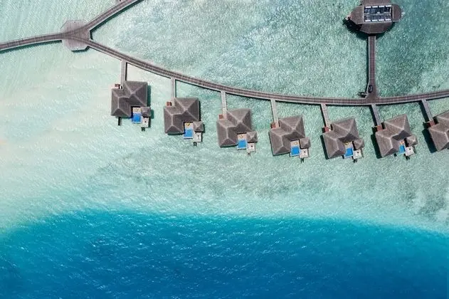 Lagoon Bungalow with Pool