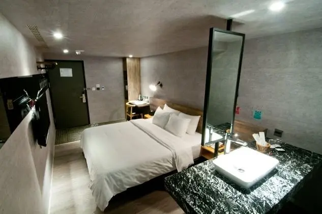 Design Tek Büyük Yataklı Oda, 1 Yatak Odası