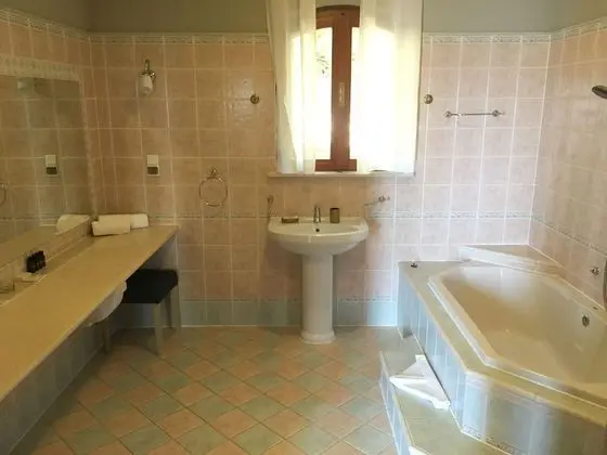 Senior Apart Daire, Havuz Manzaralı