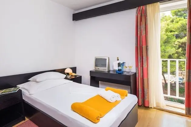 Comfort Tek Büyük Yataklı Oda, Bahçeli