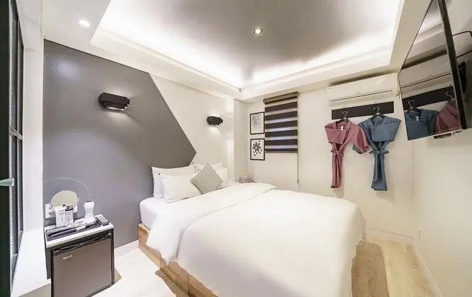 Oda (Deluxe mini - Walk Only (All rooms UH)