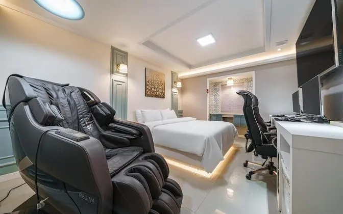 Oda (Suite room (massage chair or styler/P)