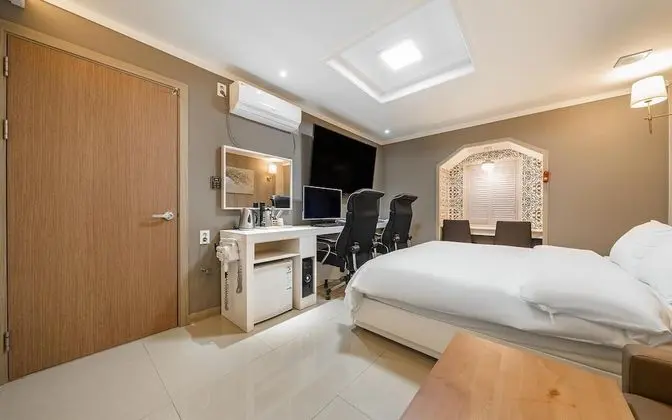 Oda (Suite room (massage chair or styler/P)