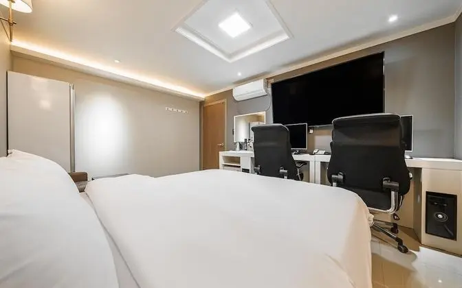 Oda (Suite room (massage chair or styler/P)