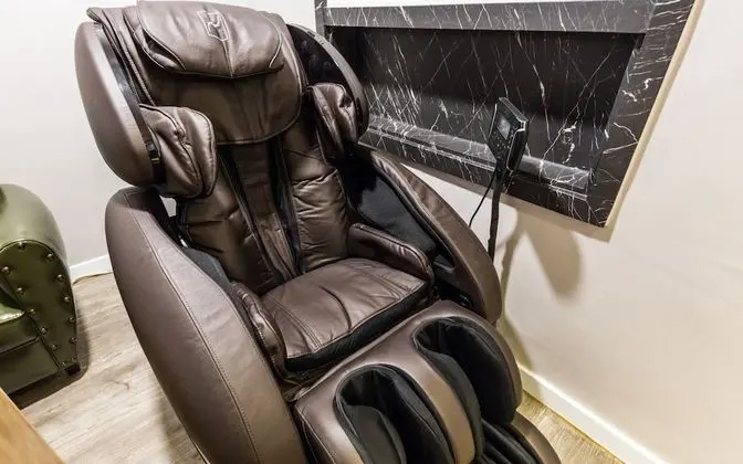 Oda (Massage Chair Room (Bathtub Netflix A)