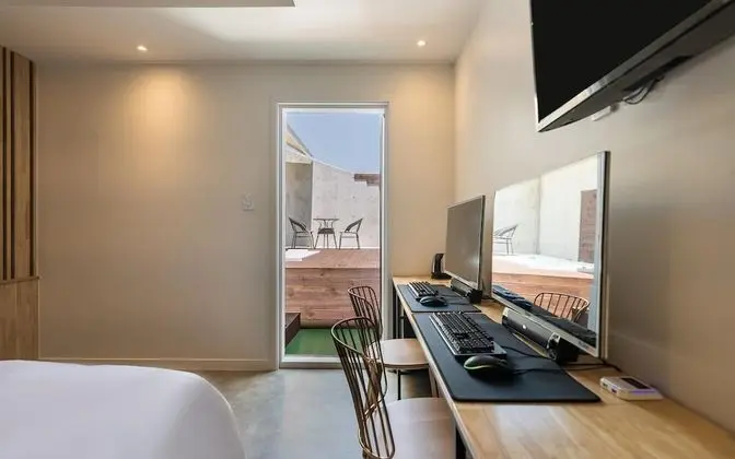Oda (Rooftop with terrace (UHD Netflix 2PC)