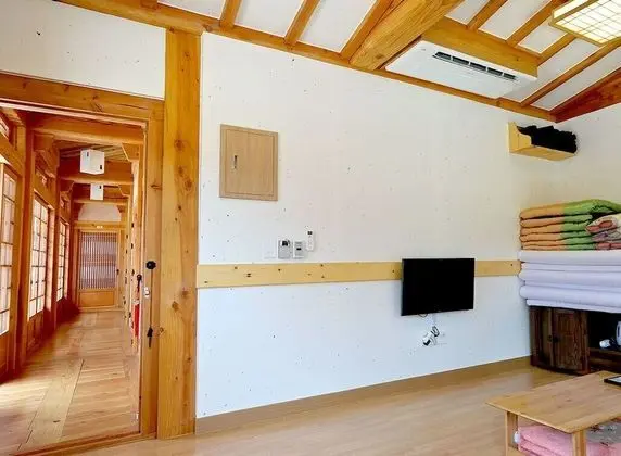 Traditional Oda, Birden Çok Yatak (Ondol Room for 3)