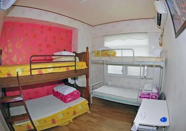 Ortak Ranzalı Oda (Women only, 4 Persons)