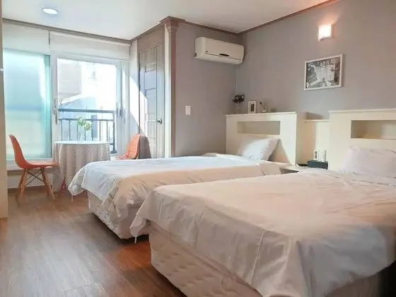 İki Ayrı Yataklı Oda (Extra person fee charged on site)