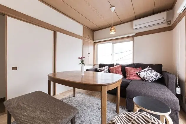 Ev (Private Vacation)