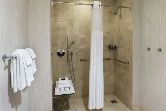 Oda, 2 Büyük (Queen) Boy Yatak, Engellilere Uygun (Shower)
