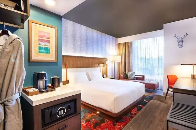 Oda, 1 En Büyük (King) Boy Yatak, Engellilere Uygun (Roll-in Shower)