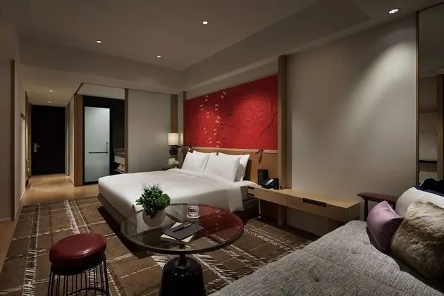 Oda, 1 En Büyük (King) Boy Yatak ve Çekyat, Şehir Manzaralı