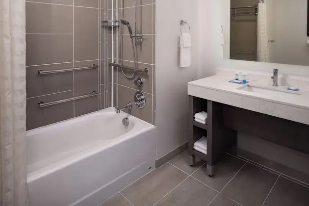 Stüdyo Süit, 1 En Büyük (King) Boy Yatak ve Çekyat, Engellilere Uygun, Küvet