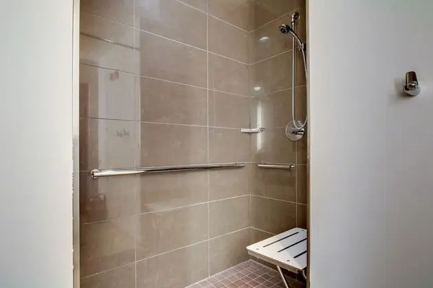 Oda, 2 Büyük (Queen) Boy Yatak, Engellilere Uygun