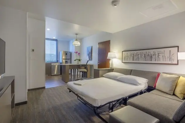 Süit, 1 Yatak Odası (2 Queen and 1 Sofa Bed)