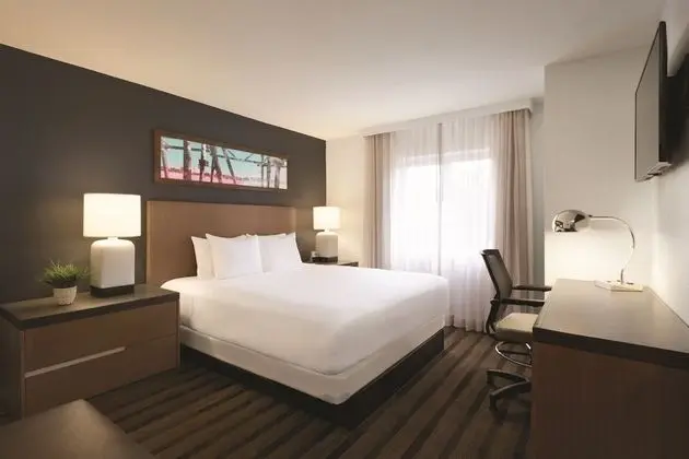 Süit, 1 Yatak Odası, Engellilere Uygun (1 Queen Bed, Roll-In Shower)