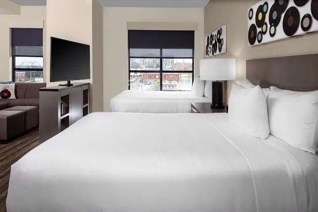 Stüdyo Süit (2 Queen Beds and 1 Sofa Bed)