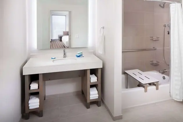 Stüdyo Süit, Engellilere Uygun, Küvet (2 Queenbed & 1 Sofabed)