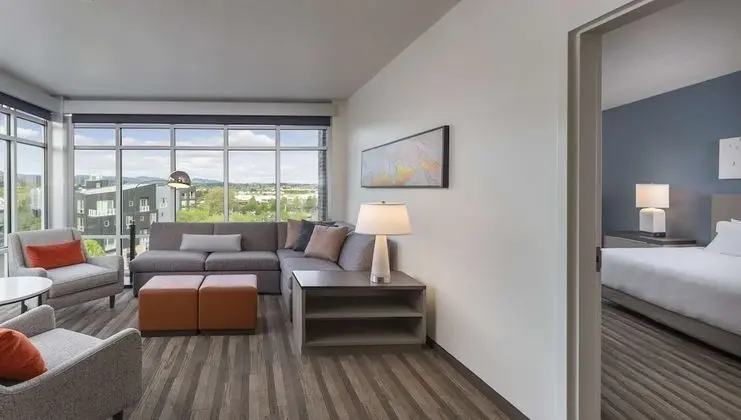 Süit, 1 Yatak Odası, Engellilere Uygun (1 King Bed, With Shower)