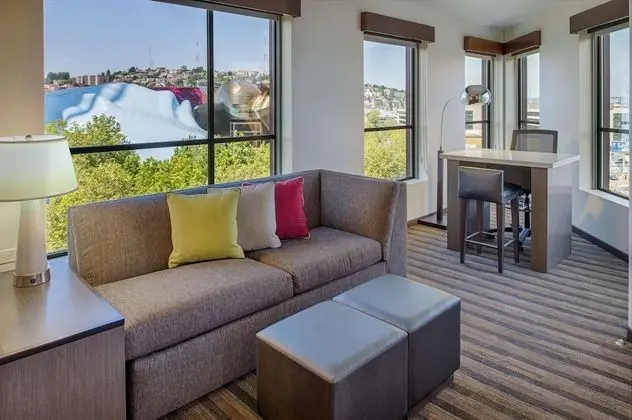 Oda, 1 En Büyük (King) Boy Yatak ve Çekyat (Seattle View)
