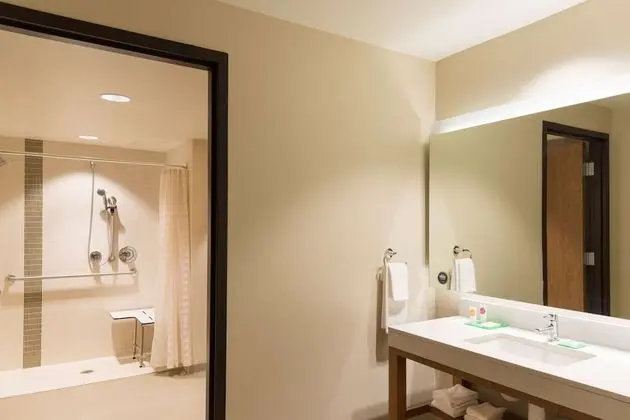 Oda, 1 En Büyük (King) Boy Yatak ve Çekyat, Engellilere Uygun (With Shower)