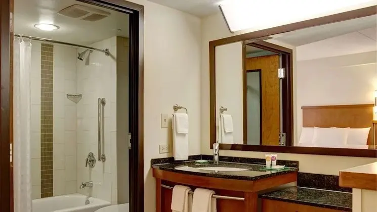 Oda, 1 En Büyük (King) Boy Yatak ve Çekyat, Engellilere Uygun (Mobility Tub)