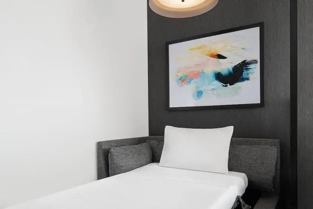Oda, 1 En Büyük (King) Boy Yatak ve Çekyat, Engellilere Uygun (With Shower)