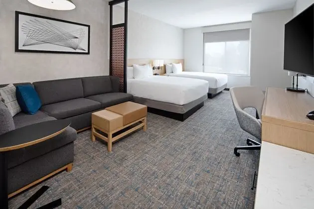 Oda (2 Queen Beds & 1 Sofa Bed)