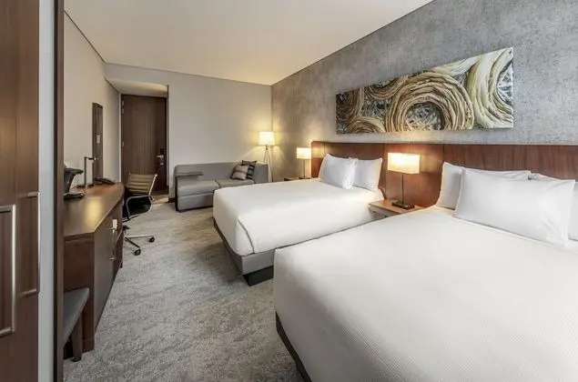 Business Oda (2 Queenbed & 1 Sofabed)