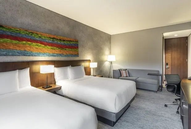 Business Oda (2 Queenbed & 1 Sofabed)