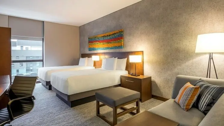 Business Oda (2 Queenbed & 1 Sofabed)