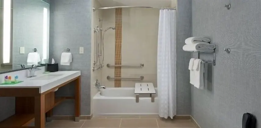 Oda, 2 Büyük (Queen) Boy Yatak, Engellilere Uygun (Shower)
