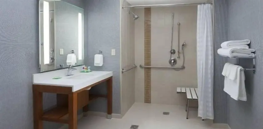 Oda, 2 Büyük (Queen) Boy Yatak, Engellilere Uygun (Shower)