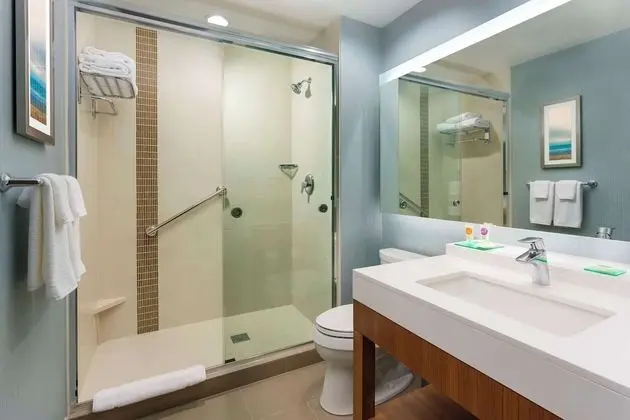 Oda, 1 En Büyük (King) Boy Yatak ve Çekyat, Şehir Manzaralı