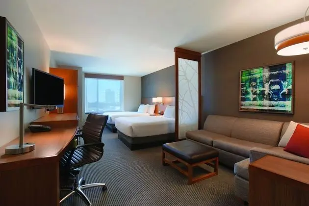 Oda, Birden Çok Yatak (2 Queen and 1 Sofa Bed, High Floor)