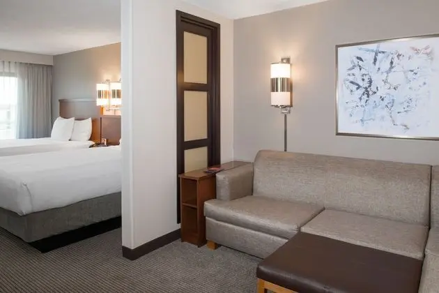Oda, Birden Çok Yatak (Two Double Beds, High Floor)
