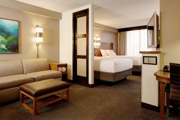 Oda, Birden Çok Yatak (Two Double Beds, High Floor)