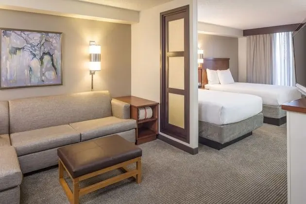 Oda, Birden Çok Yatak (Two Double Beds, High Floor)