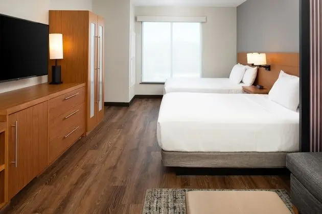 Oda, Engellilere Uygun (2 Queen Beds with Sofa bed, Shower)