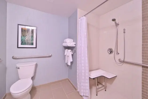 Oda, 1 En Büyük (King) Boy Yatak, Engellilere Uygun (with Shower)