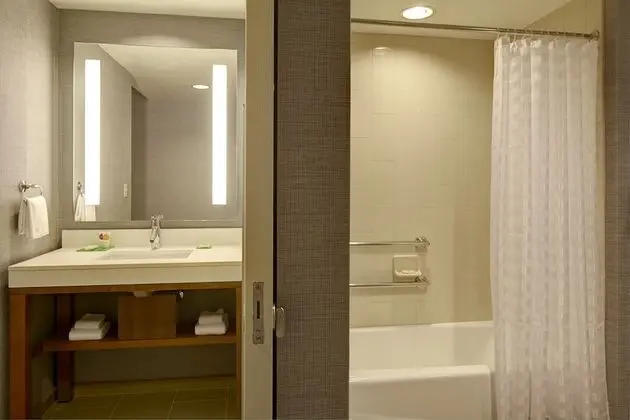 Oda, 1 En Büyük (King) Boy Yatak ve Çekyat (High Floor)