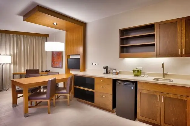 Süit, 1 En Büyük (King) Boy Yatak ve Çekyat (1 Bedroom)