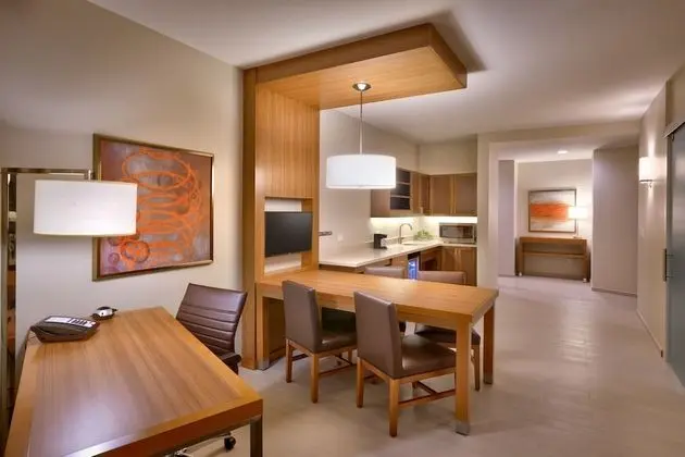 Süit, 1 En Büyük (King) Boy Yatak ve Çekyat (1 Bedroom)