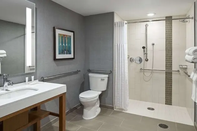 Oda, 1 En Büyük (King) Boy Yatak ve Çekyat, Engellilere Uygun (Shower)