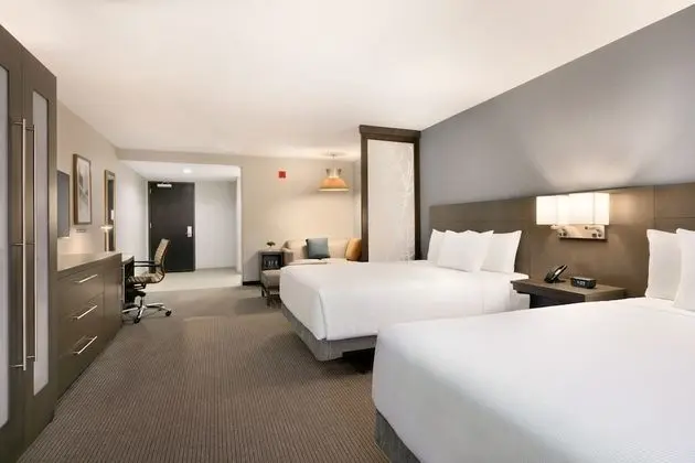 Room, Accessible, Bathtub (2 Queen Beds with Sofa bed)