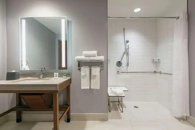 Oda, 1 En Büyük (King) Boy Yatak ve Çekyat, Engellilere Uygun (Shower)