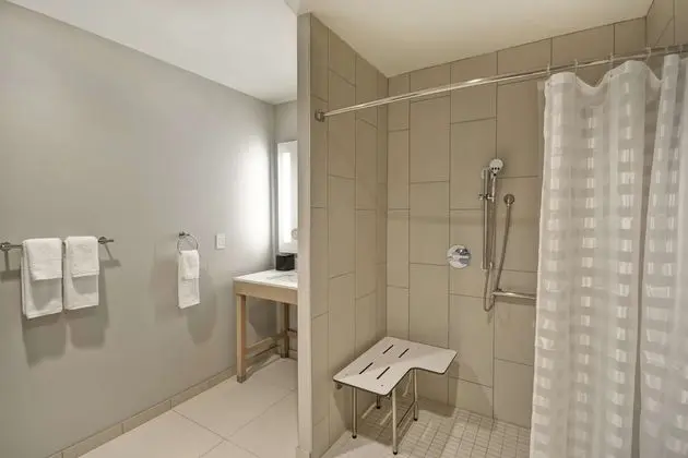 Oda, 1 En Büyük (King) Boy Yatak ve Çekyat, Engellilere Uygun (Shower)