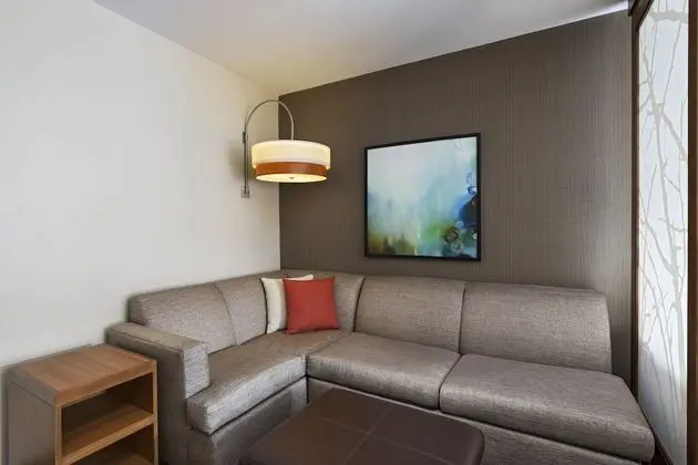 Oda, Birden Çok Yatak (2 Queen Beds, Sofa bed, & View)